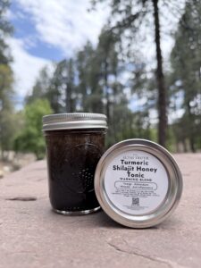 Turmeric Shilajit Honey blend by Altai Truth — golden honey infused with turmeric, ginger, cayenne, and shilajit.